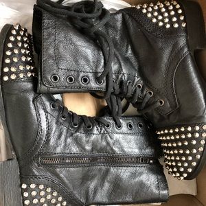 Steve Madden studded TROOPA combat boots. Size 7.